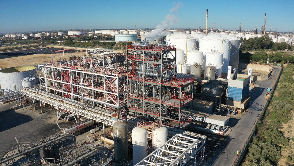 Structural engineering — storage tank walkway
